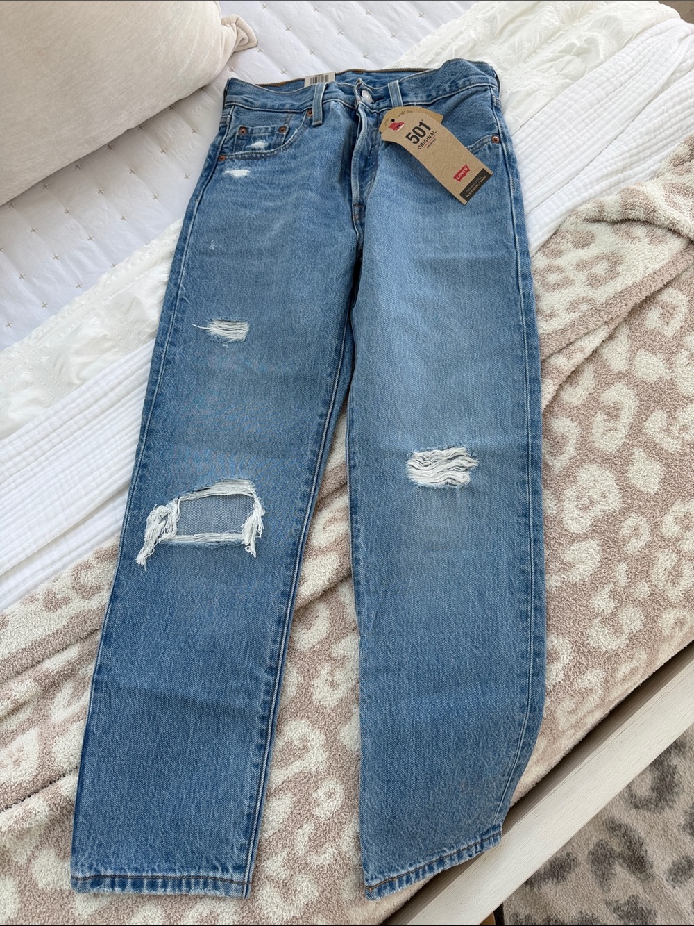 Levi's 501 Straight Leg Highrise Cropped Jeans 24x26